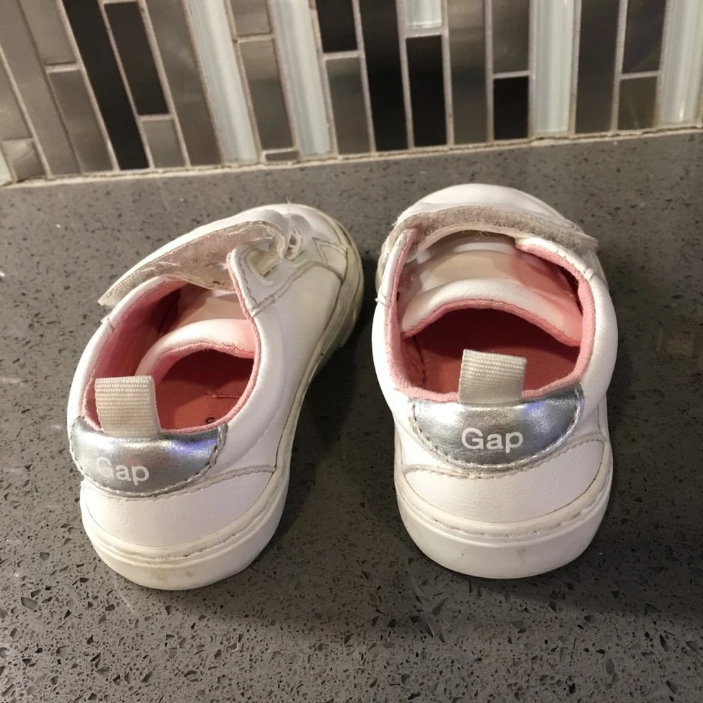 Baby Gap shoes size 5,